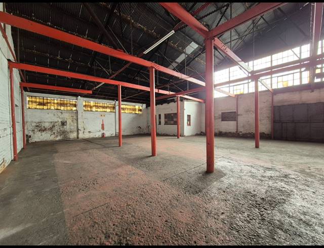700M² WAREHOUSE TO LET IN DRIEHOEK